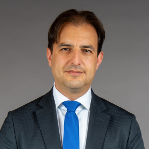 Carlos Snel - PeerSpot reviewer